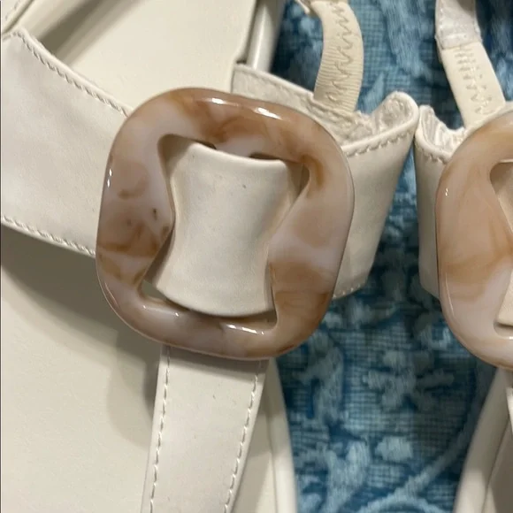 OluKai la’i t-bar white Cream Sandals with Brown Accents - Picture 4 of 6